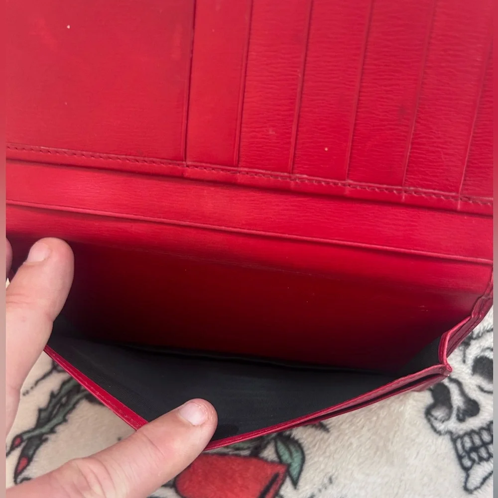 LOUIS VUITTON Epi Portefeuille Brazza in Castillan Red - Rare Vintage Design